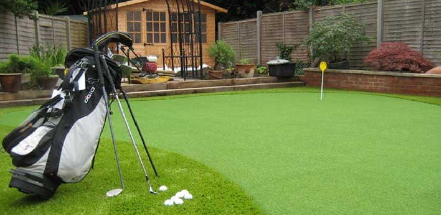3 Reasons to Install an Artificial Putting Green Kit in Your Backyard
