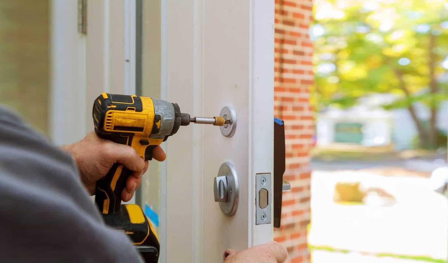 Navigating Lock Emergencies in Confidence: The Crucial Role of Emergency Locksmiths in Fort Collins