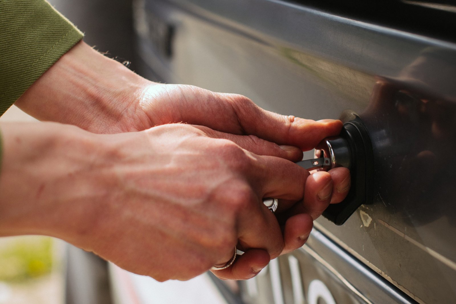 Unlocking the Value: The Benefits of Professional Car Key Replacement